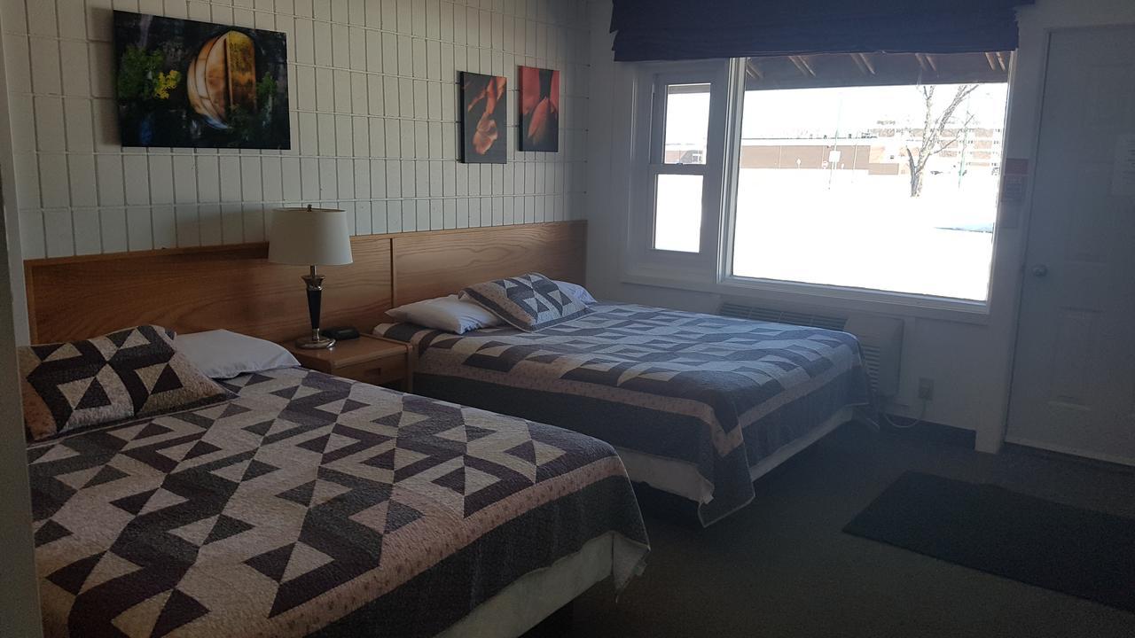 Pinawa Motel Zewnętrze zdjęcie