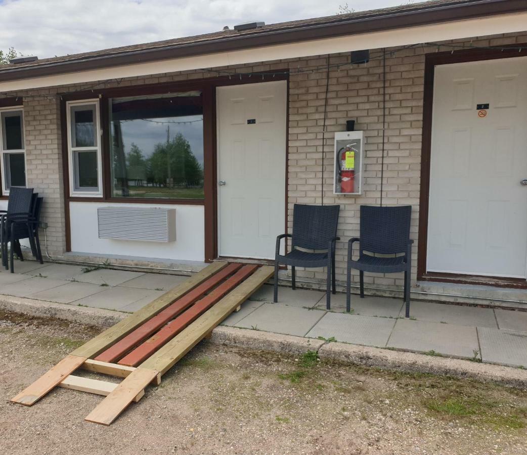 Pinawa Motel Zewnętrze zdjęcie